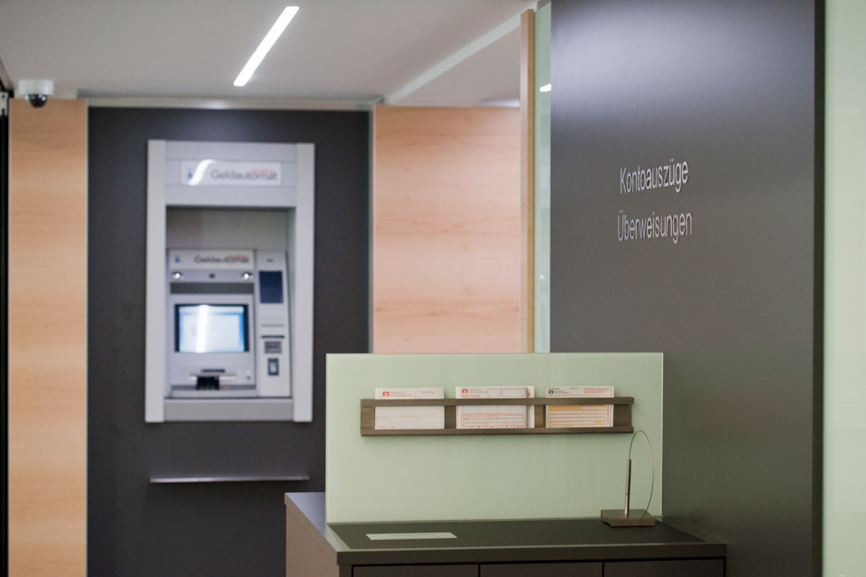 Volksbank Freudenstadt Innenausbau Automatenwand