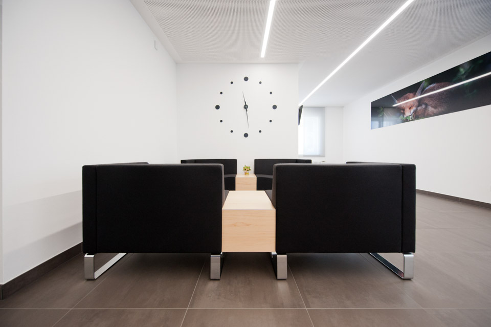 Volksbank Innenausbau Automatenwand