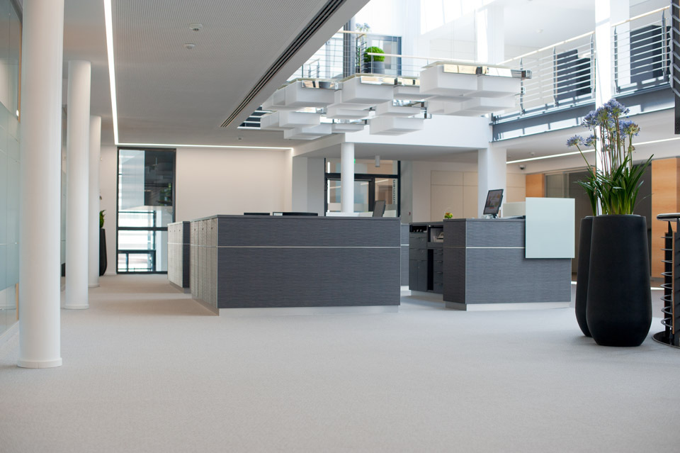 Volksbank Innenausbau Automatenwand