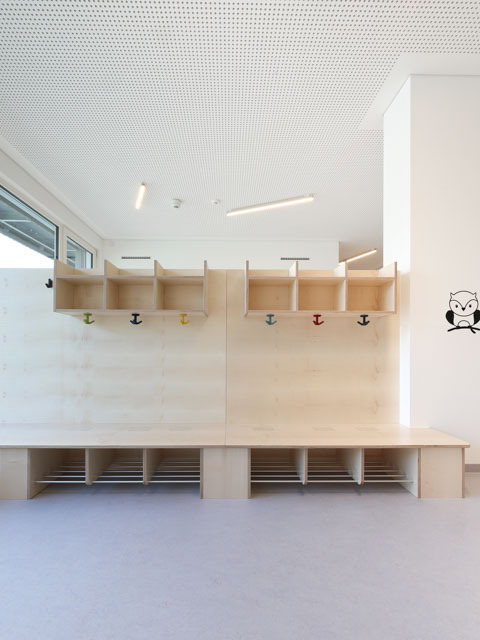 Stillarbeit Kindergarten Innenausbau feste Einbauten Garderobe