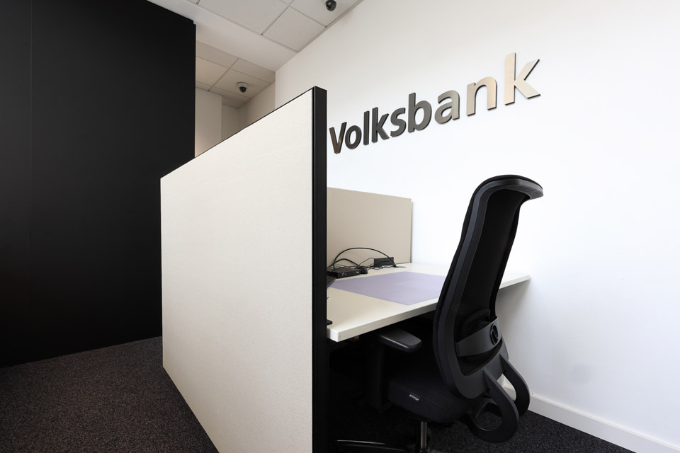 Arbeitsplatz in der Nachbearbeitung einer Volksbank