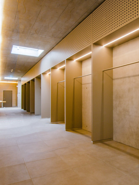 Sporthalle Innenausbau Garderobe