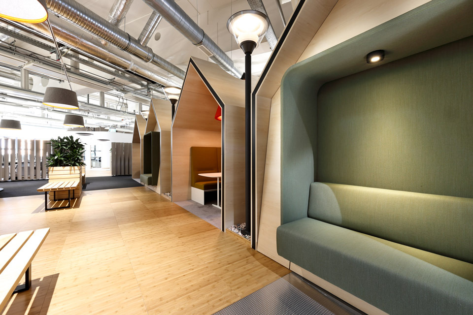 EndressHauser Besprechung mit Konferenzwand